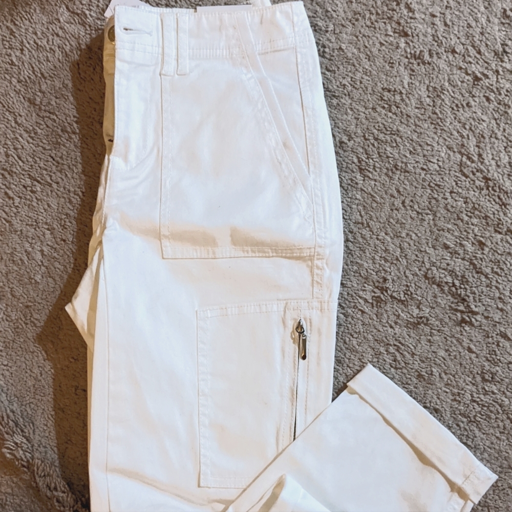 White House Black Market  slim crop pants(white)